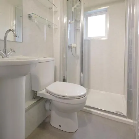 2 Bed In Oc-sz009 Holiday home *